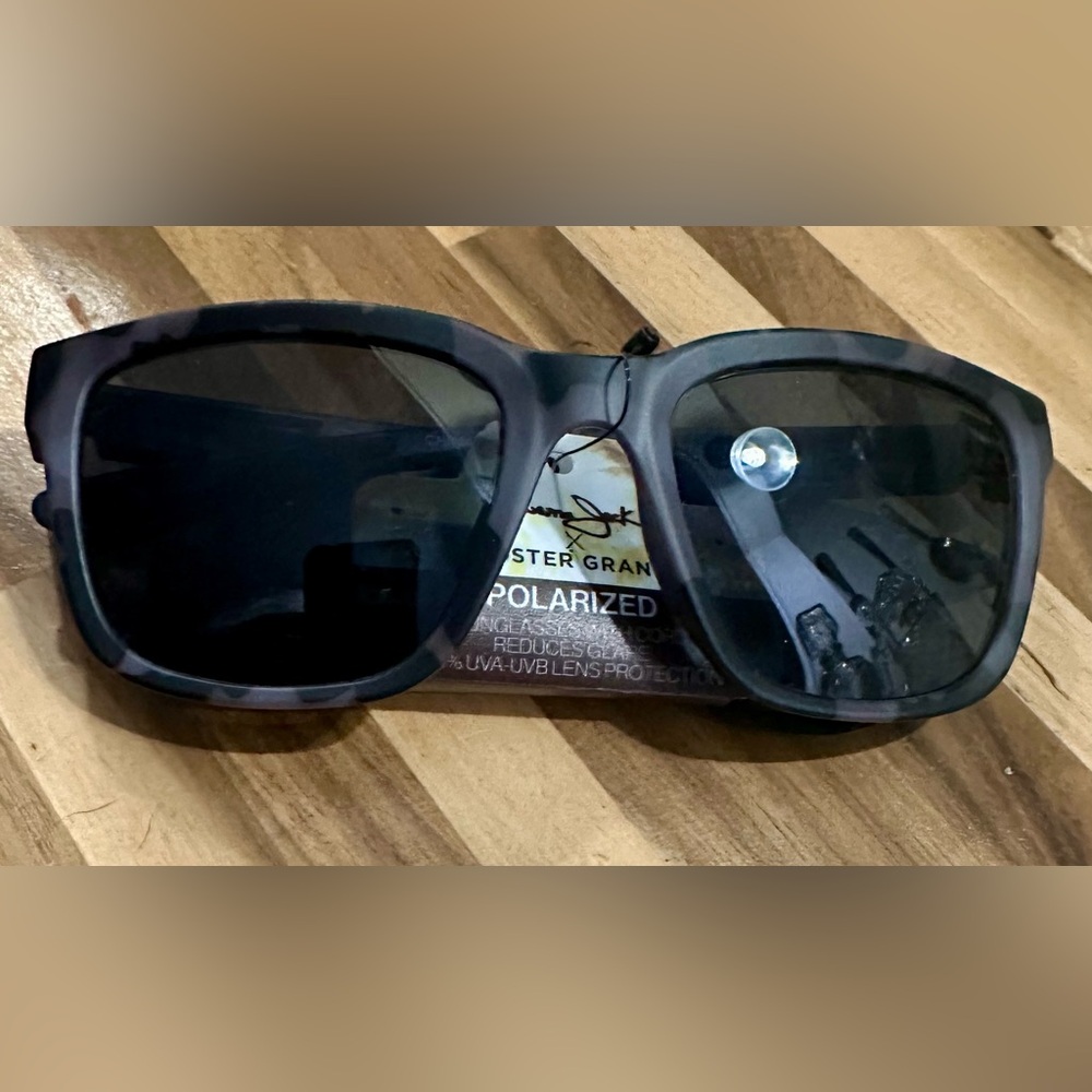 NWT Panama Jack POLARIZED Camo  Sunglasses w Cord 100%UV